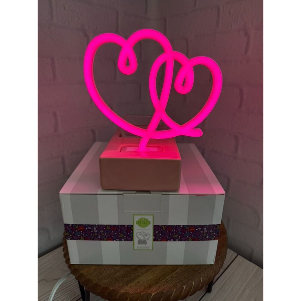 Scentsy Sweet on You Wax Warmer Pre-Loved in box - Picture 9 of 9